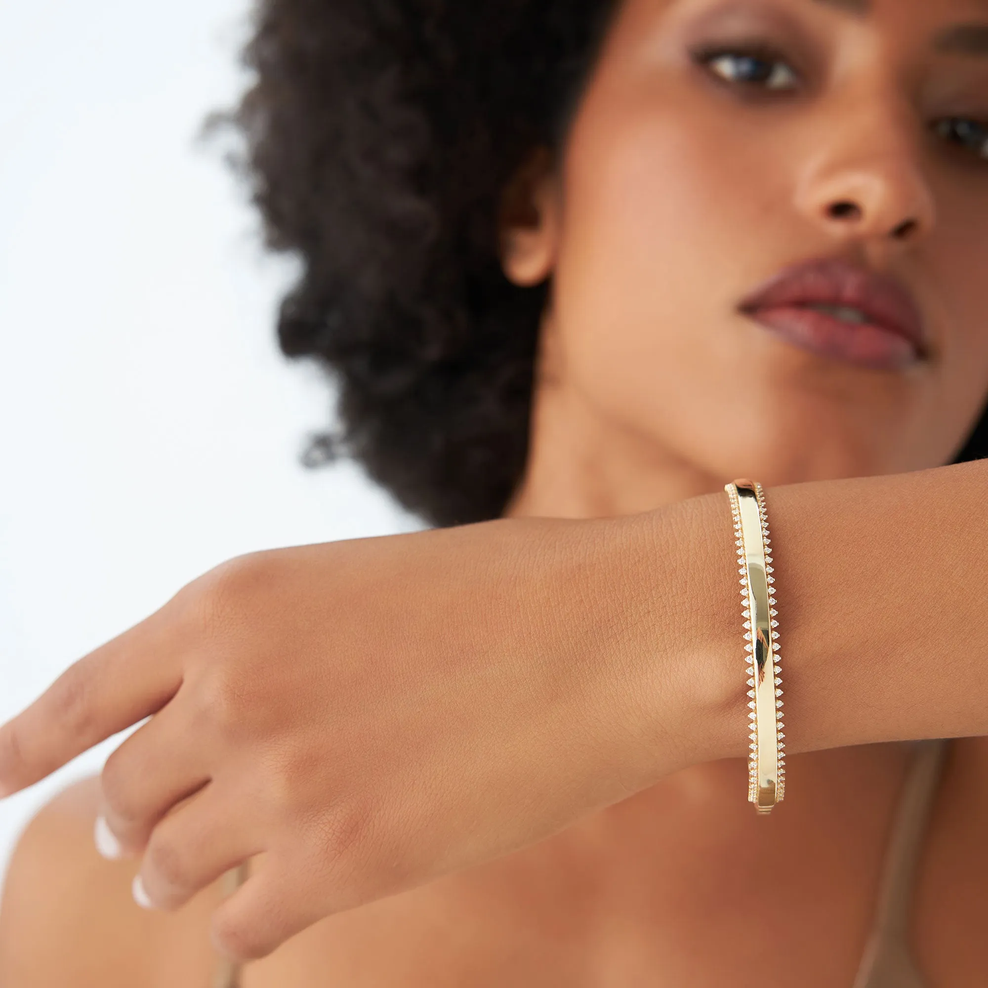 14k 0.85 Ctw Statement Diamond Bangle Bracelet