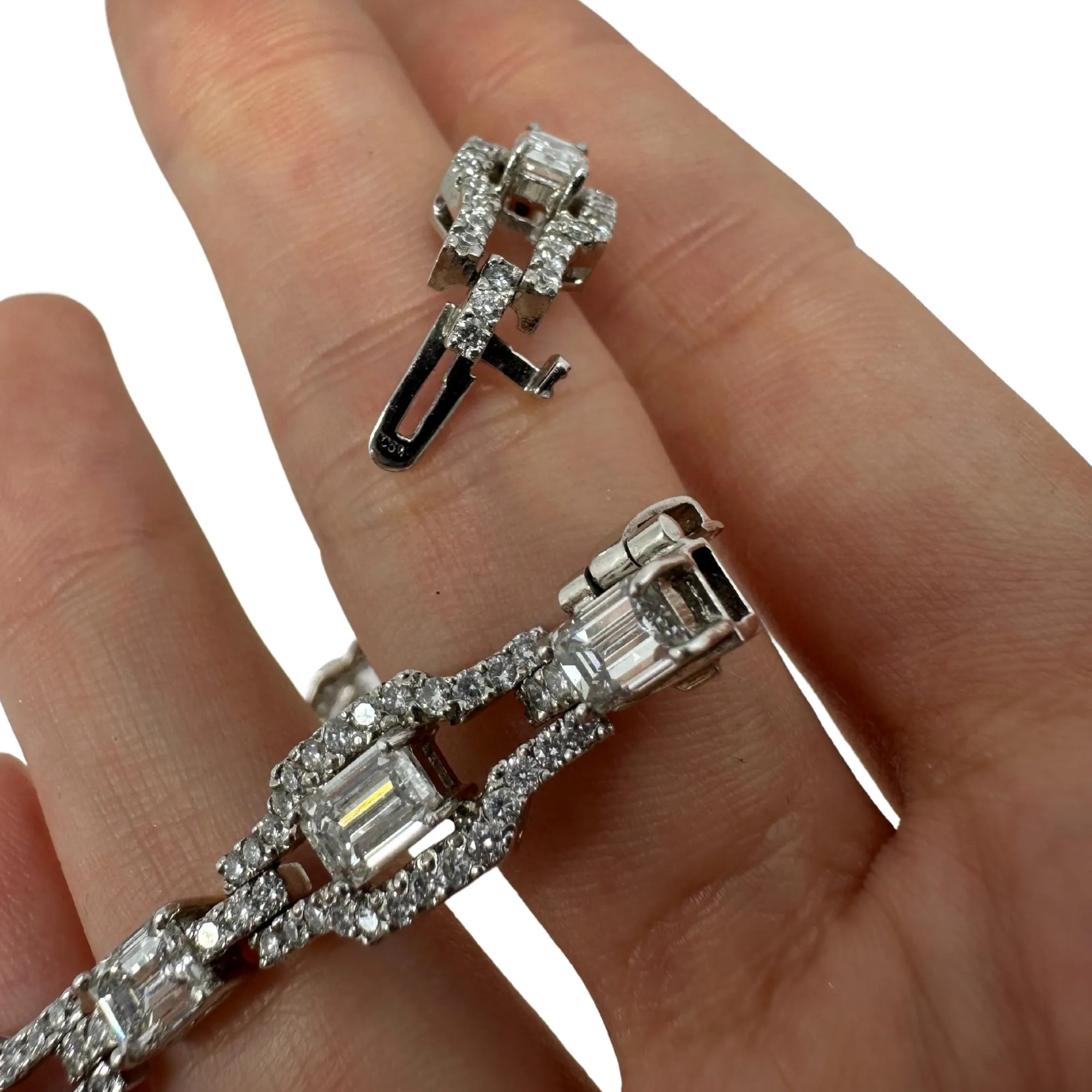 18K White Gold Emerald Cut Diamond Bracelet - 6.5 inches