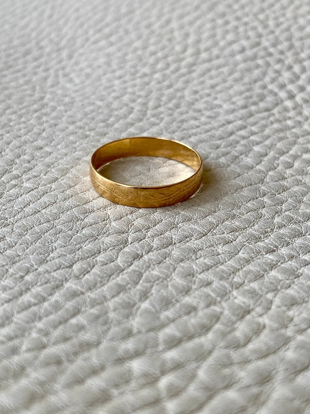 1958 Swedish vintage 18k gold ring - botanical etching- size 8