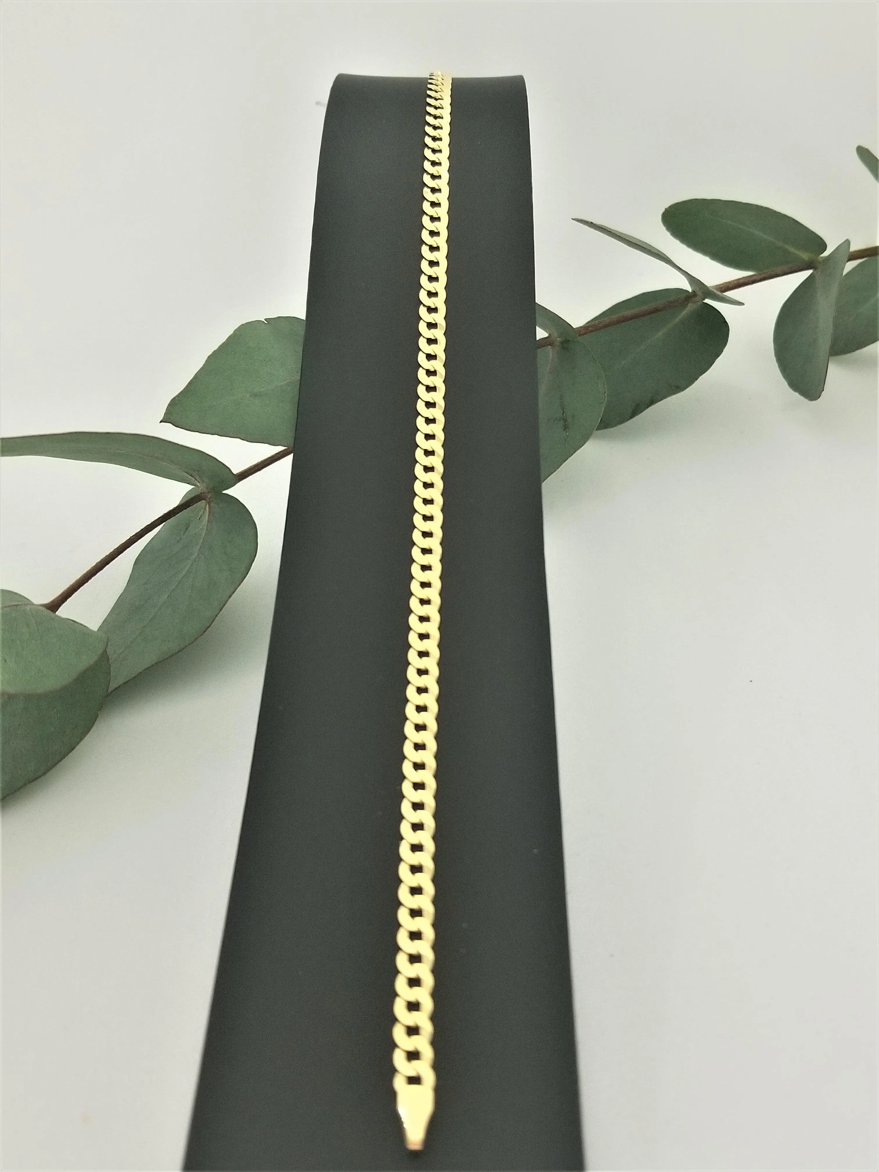 9kt Yellow Gold Curb Link Bracelet
