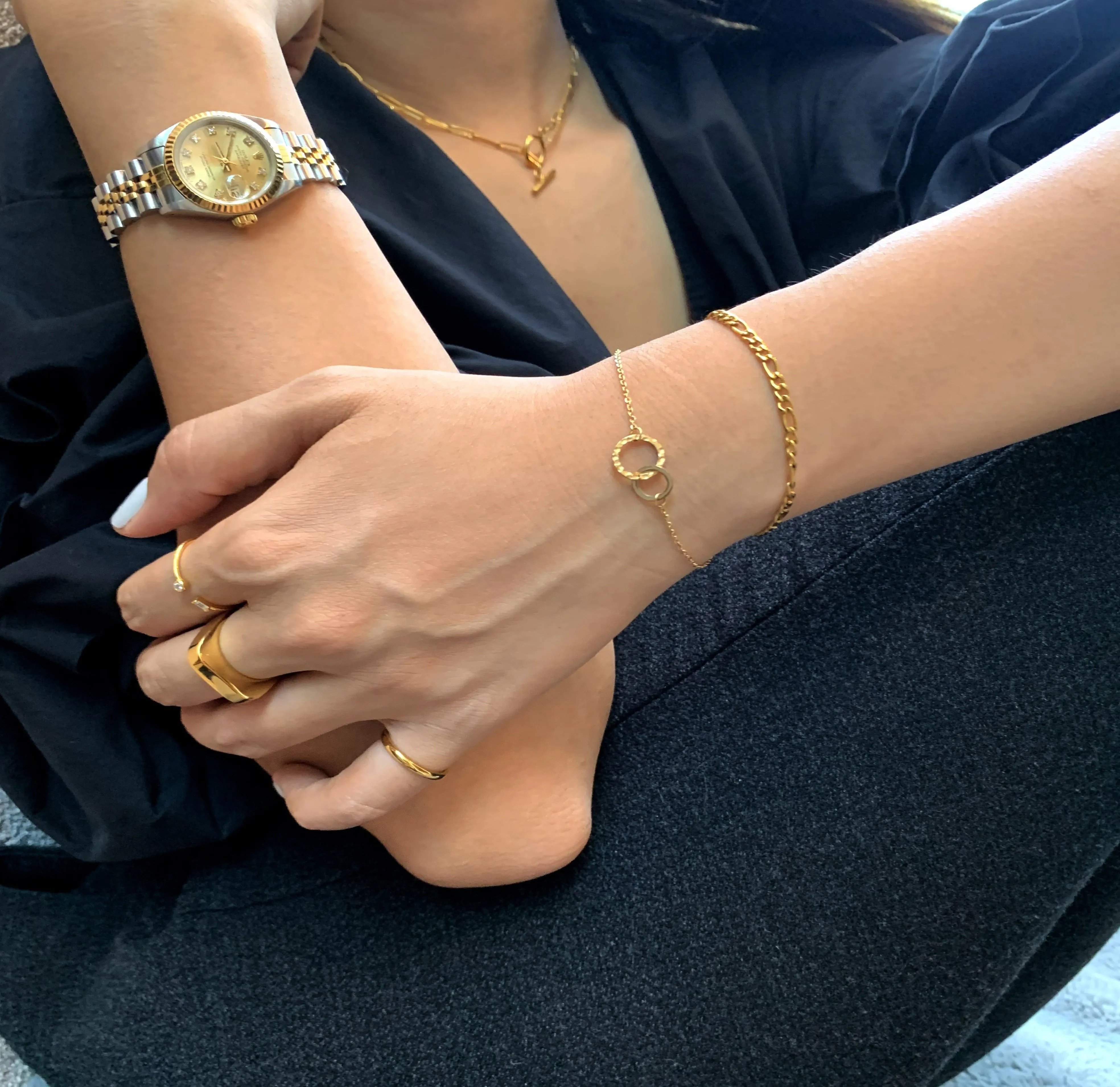 ANTONIA DAINTY GOLD UNITY BRACELET