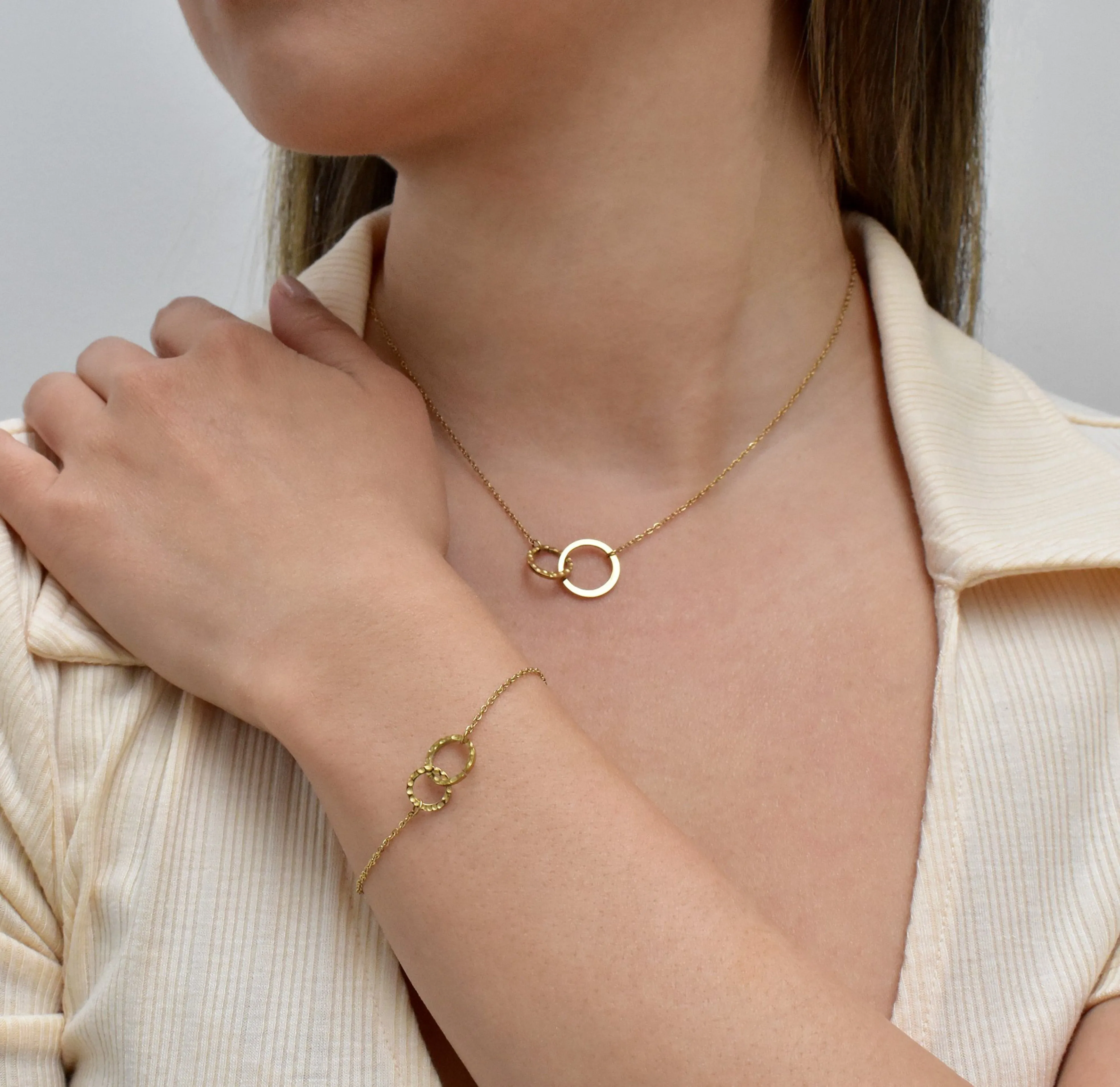 ANTONIA DAINTY GOLD UNITY BRACELET