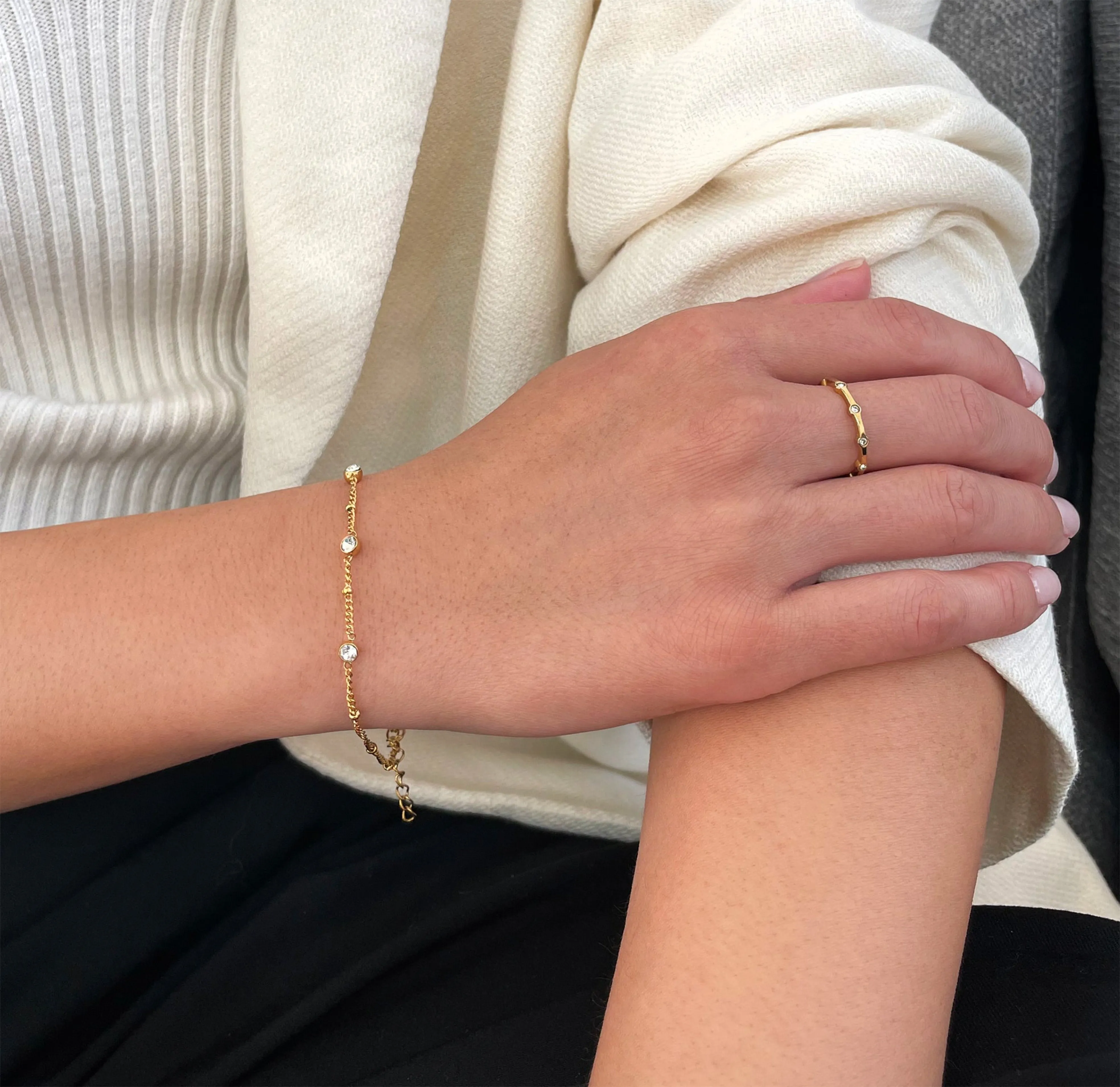 BAILEY GOLD DAINTY SATELLITE CHAIN BRACELET