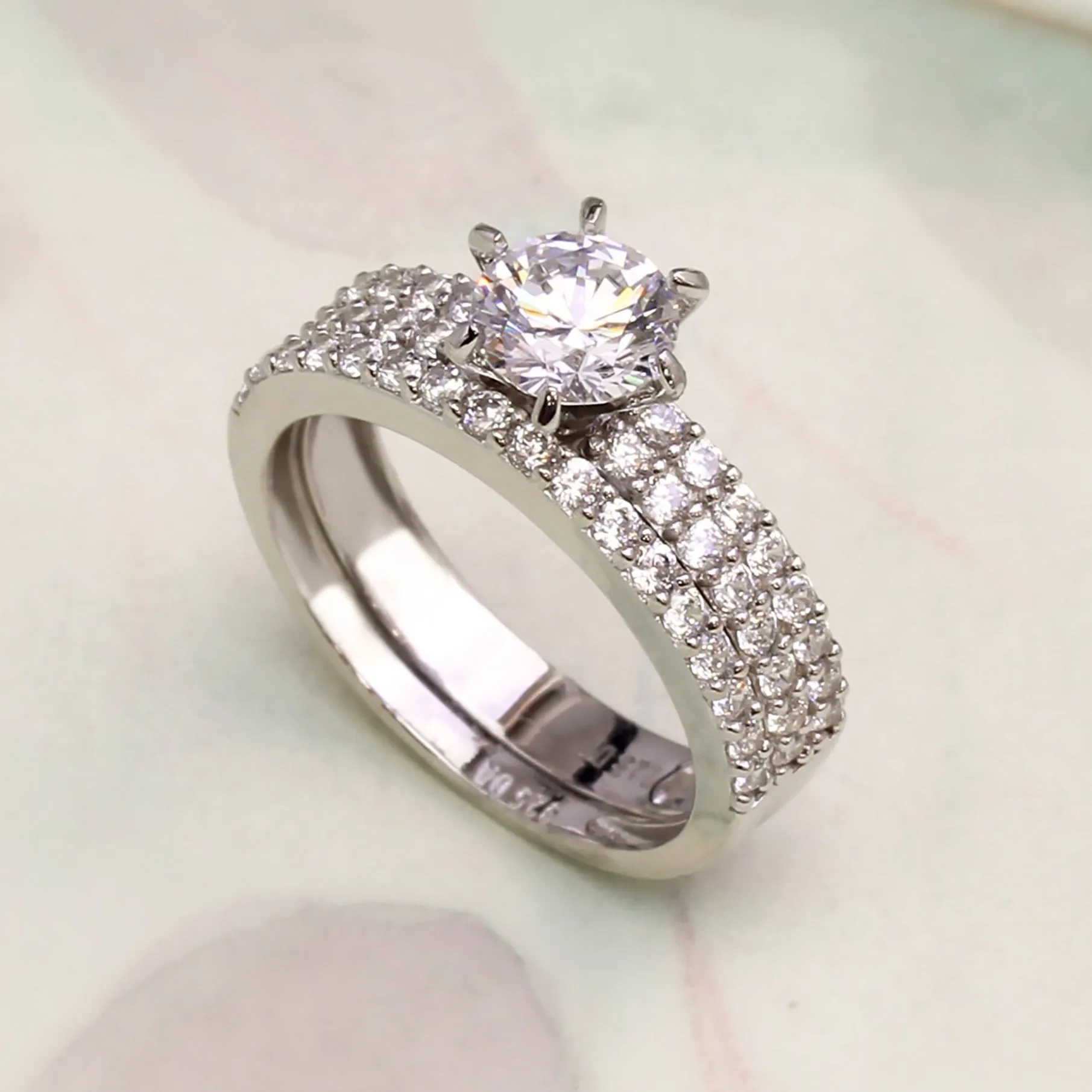 Chic Modern Flat Bridal Ring Set, 1.2 CT