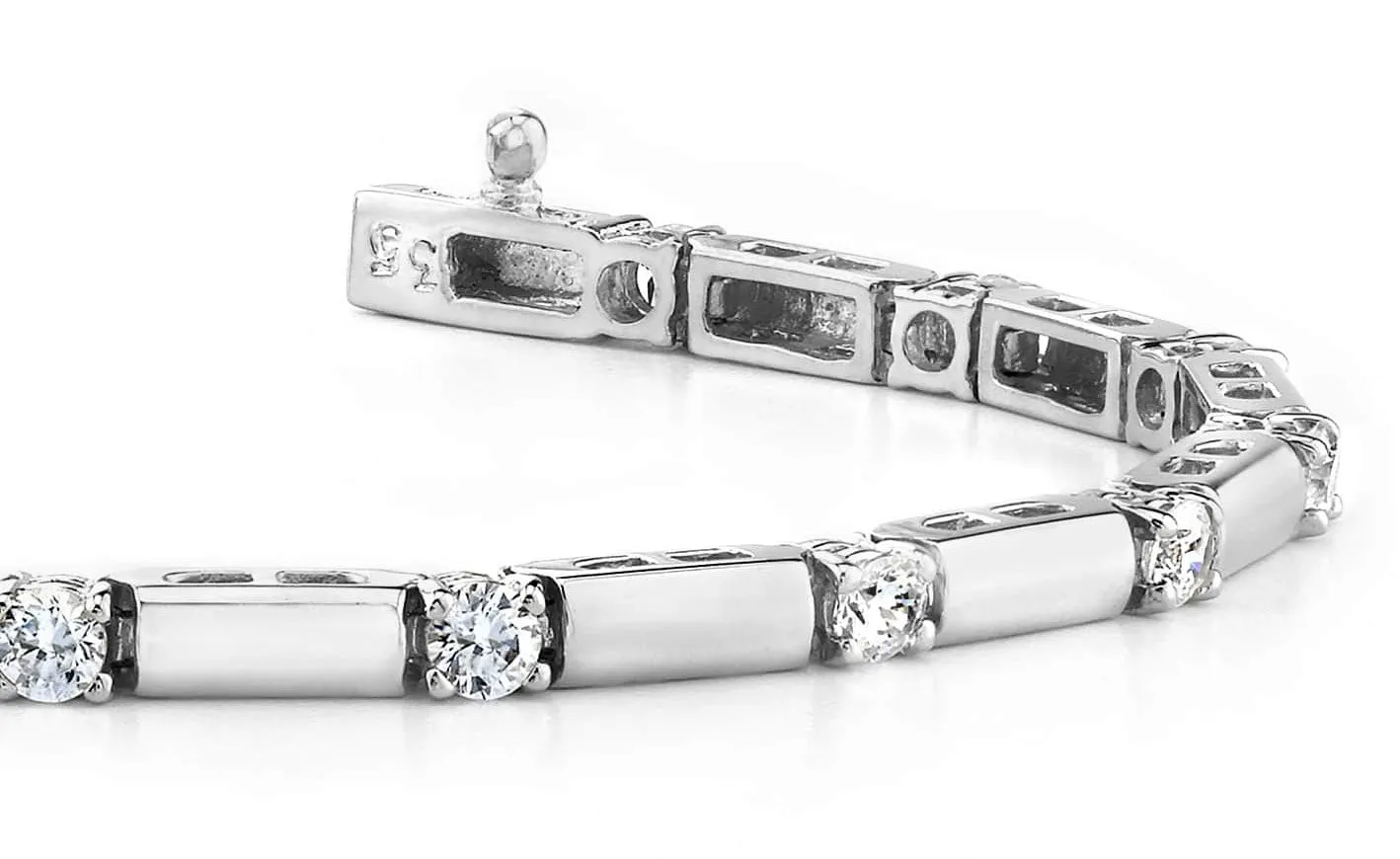 Clean Design Diamond And Bar Lab-Grown Diamond Bracelet with 1.53 ct.(finished) 3.0mm