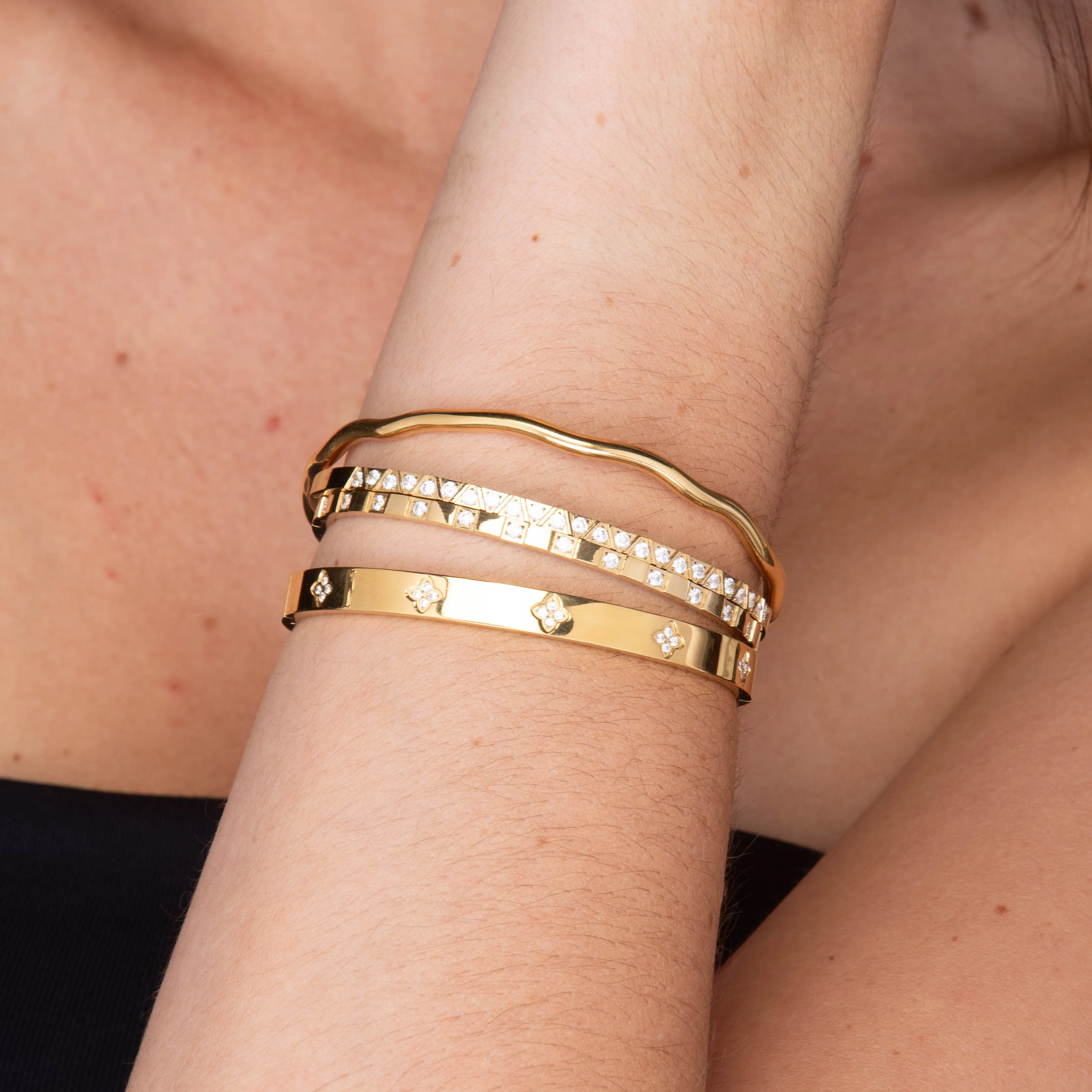 Clover Sapphire Hinged Bangle Bracelet