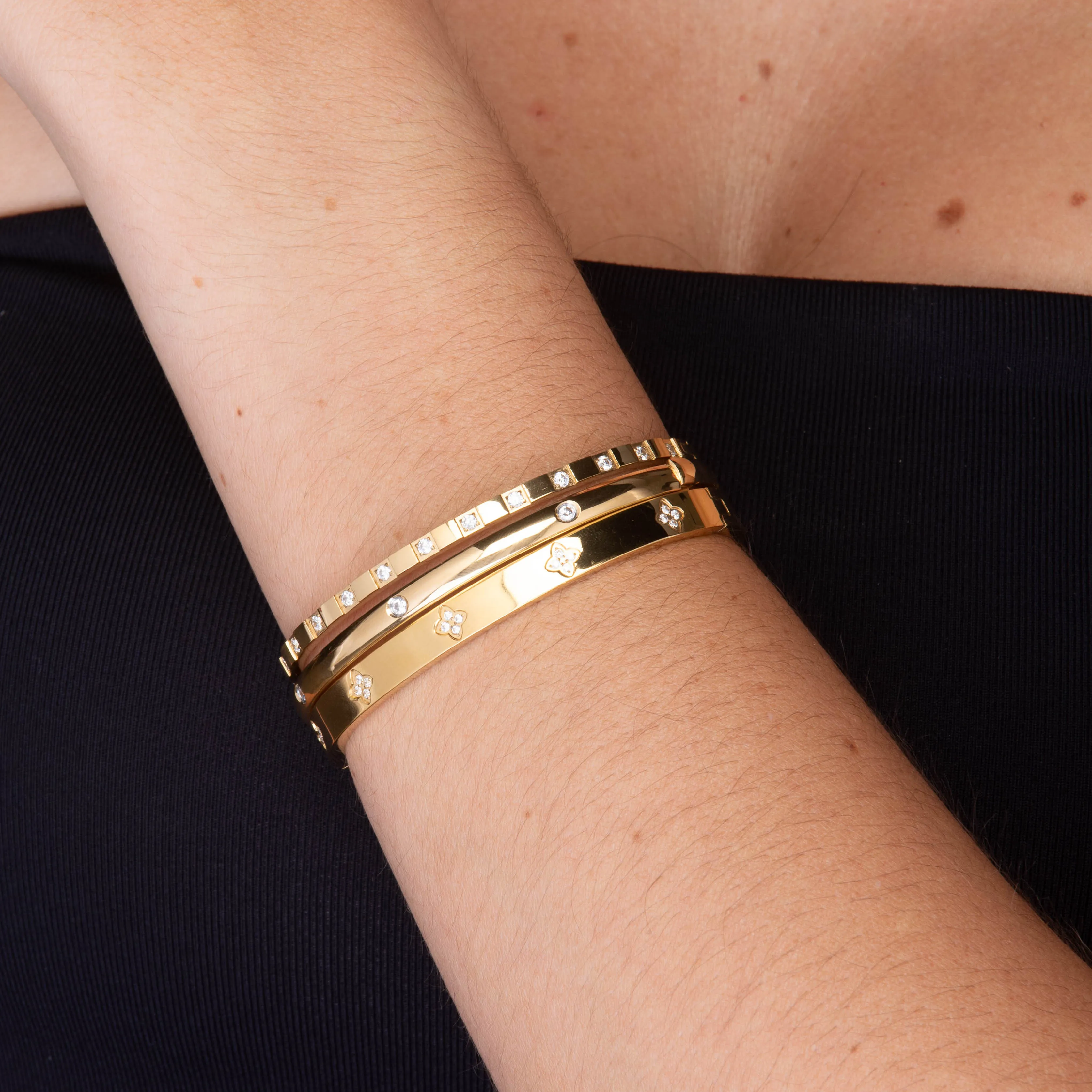 Clover Sapphire Hinged Bangle Bracelet