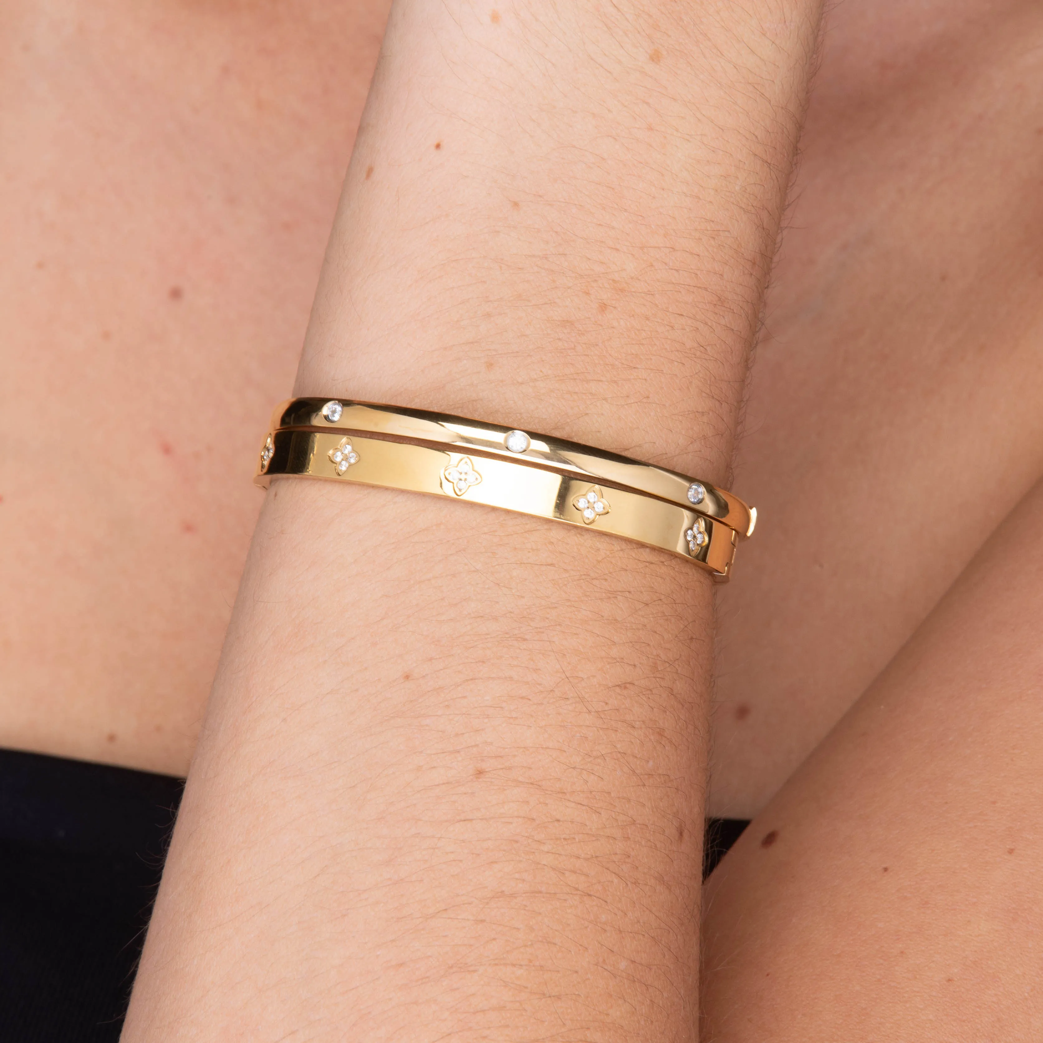 Clover Sapphire Hinged Bangle Bracelet