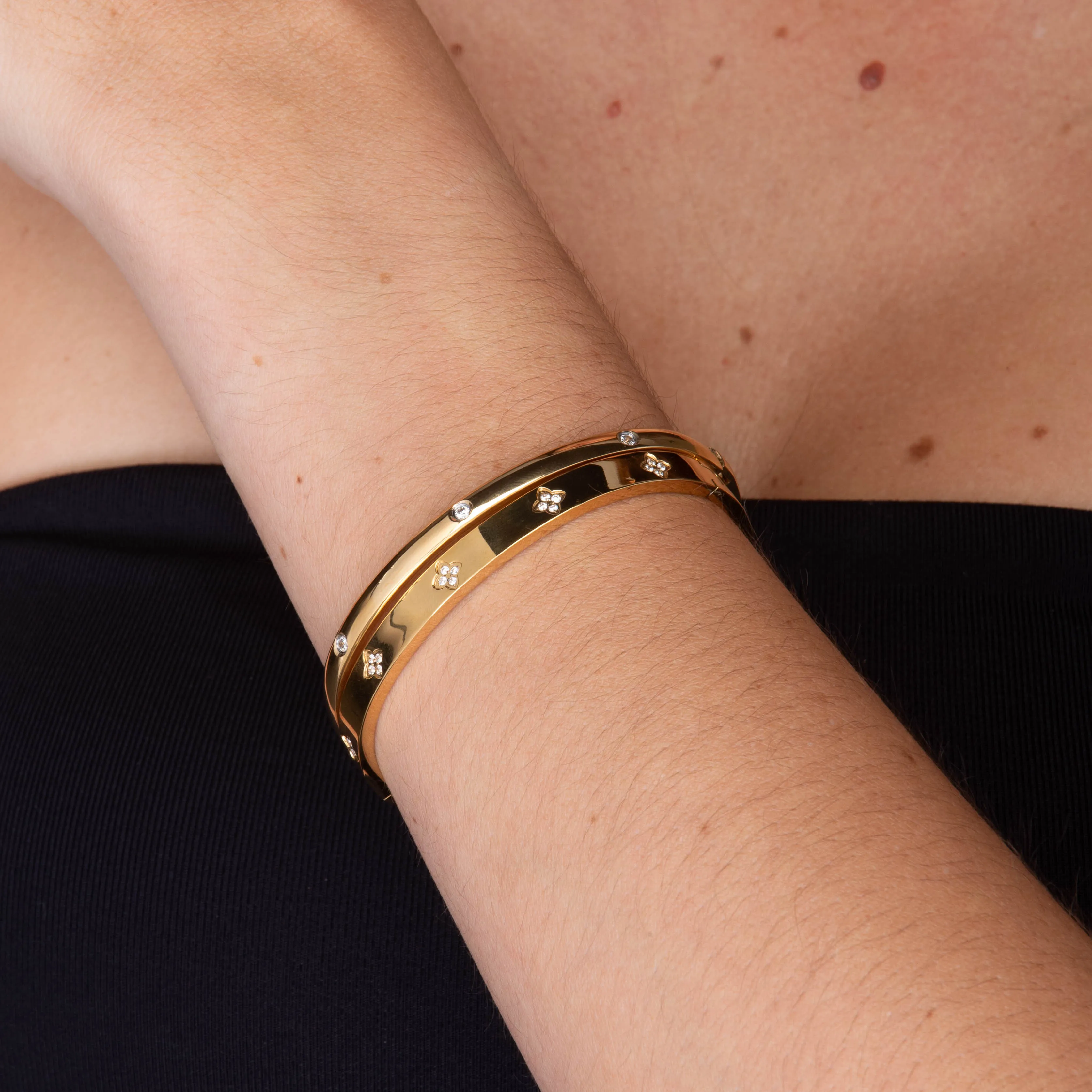 Clover Sapphire Hinged Bangle Bracelet