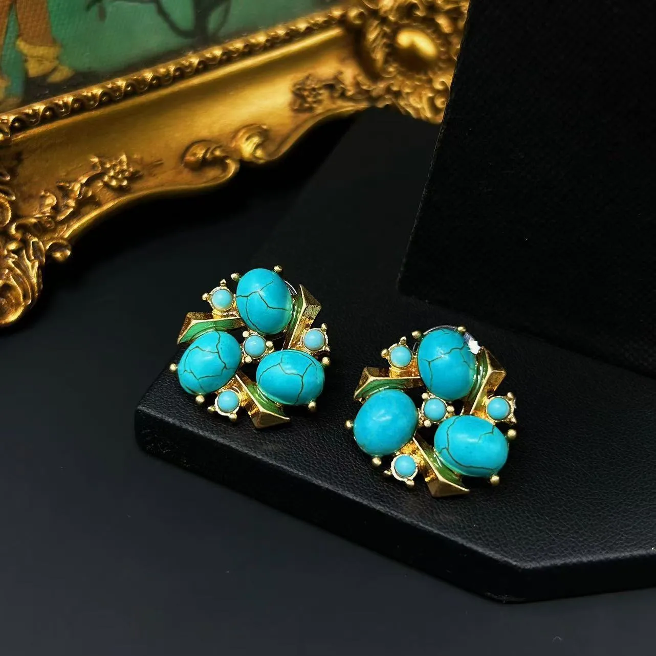 Fashionable Elegant Court Turquoise Necklace