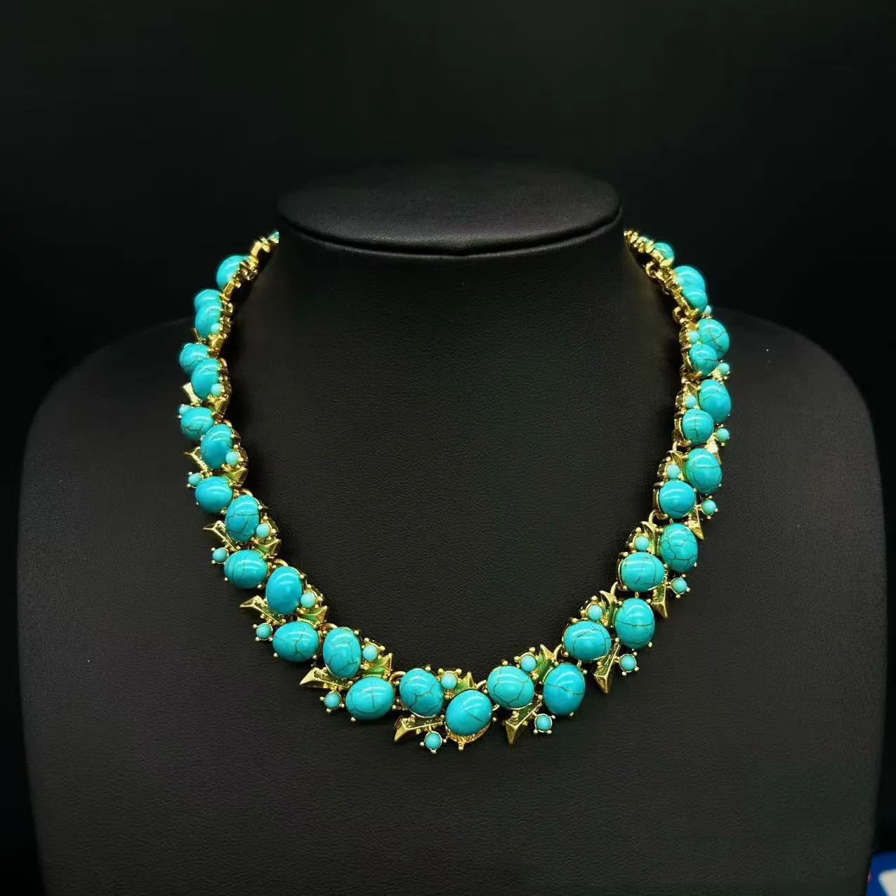 Fashionable Elegant Court Turquoise Necklace