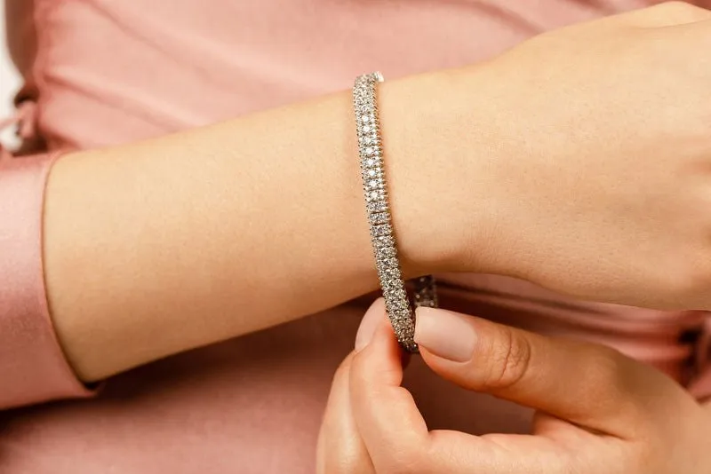 Flashy Prong Set Diamond Bracelet with 4.88 ct.(finished) 1.2mm, 2.2mm