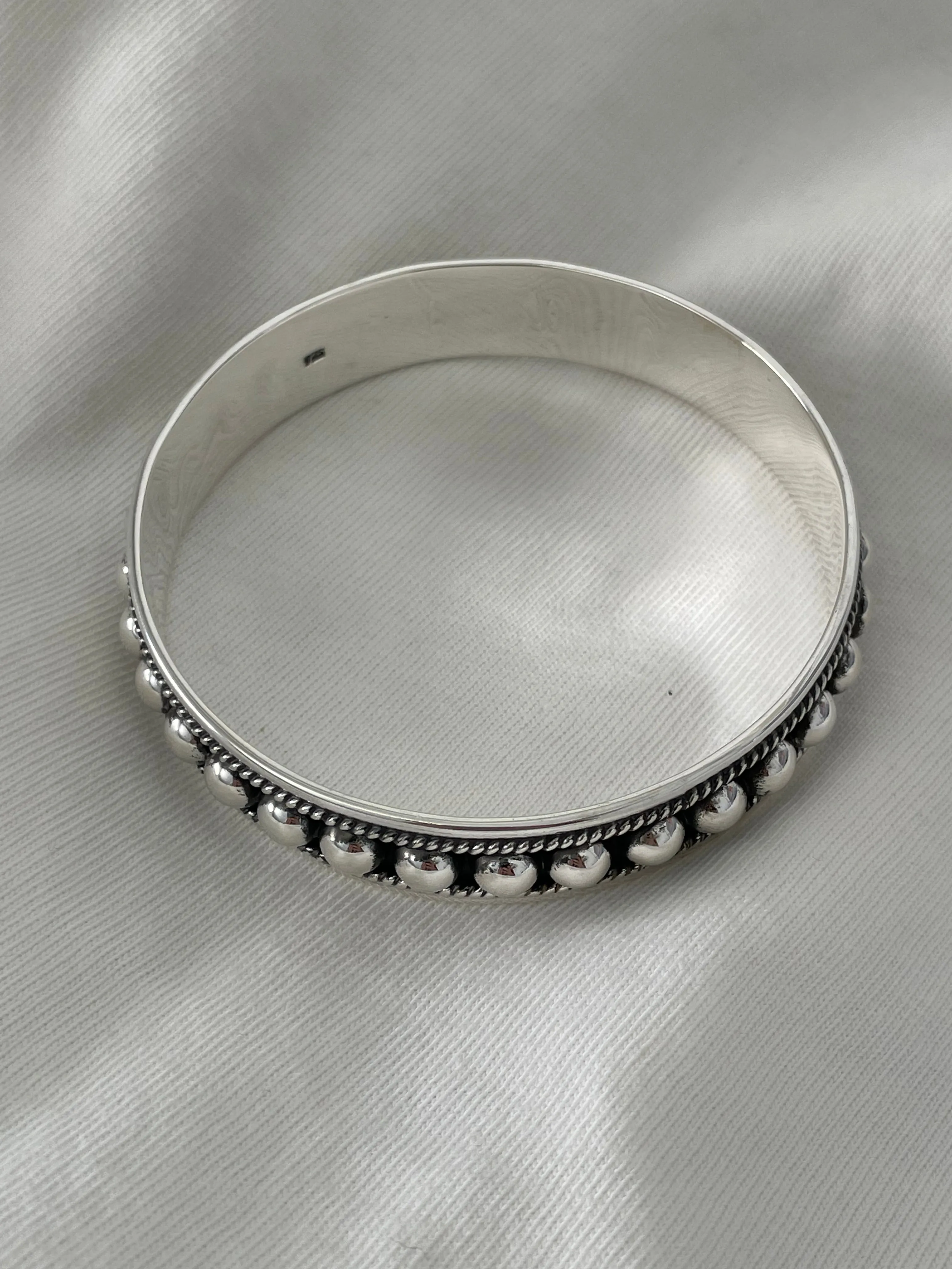 Hola Bella Bangle