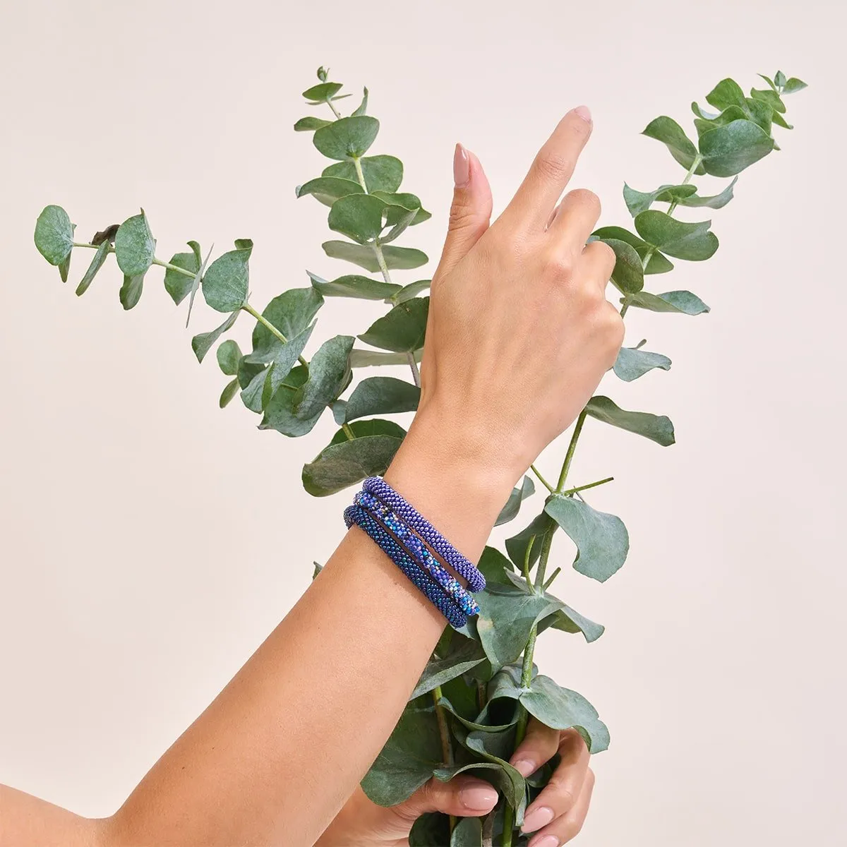 Midnight Pearl | Himalayan Glass Bead Bracelet