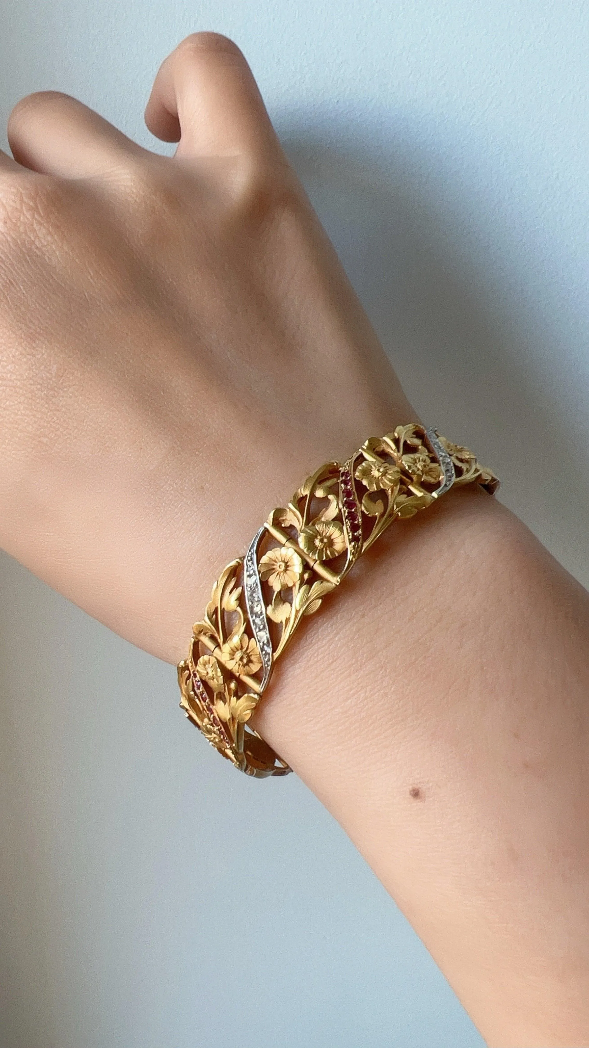 Museum quality French Art Nouveau 18K gold diamond ruby flower bracelet