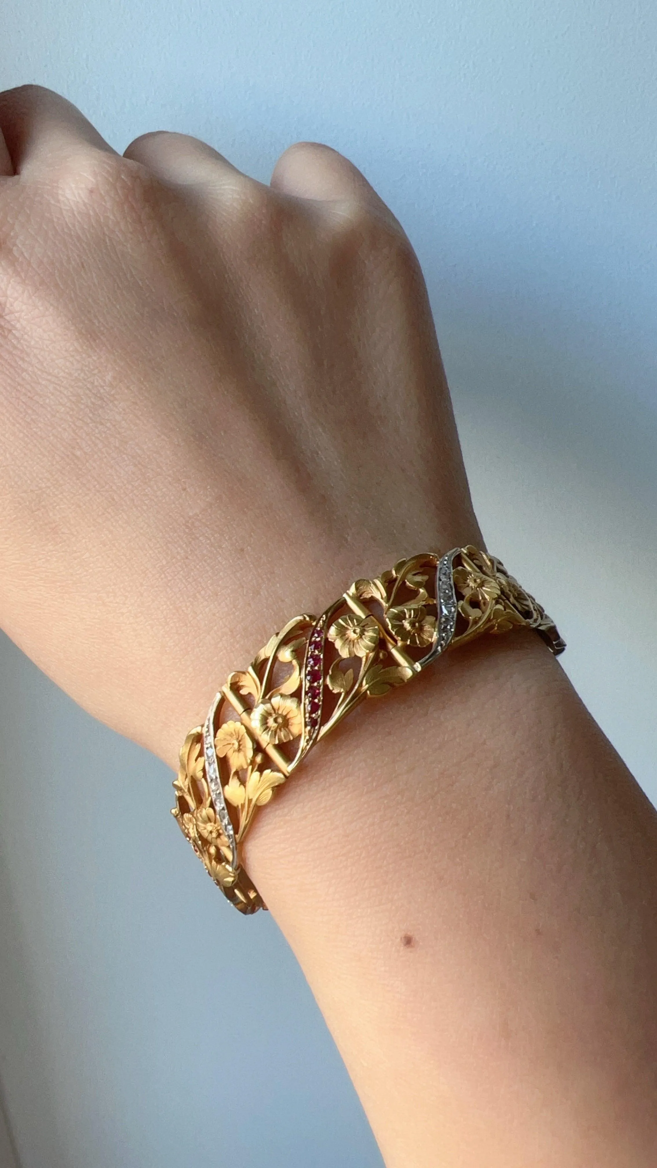 Museum quality French Art Nouveau 18K gold diamond ruby flower bracelet