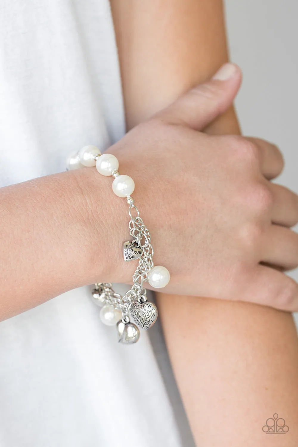 Paparazzi - More Amour - White Pearl Bracelet