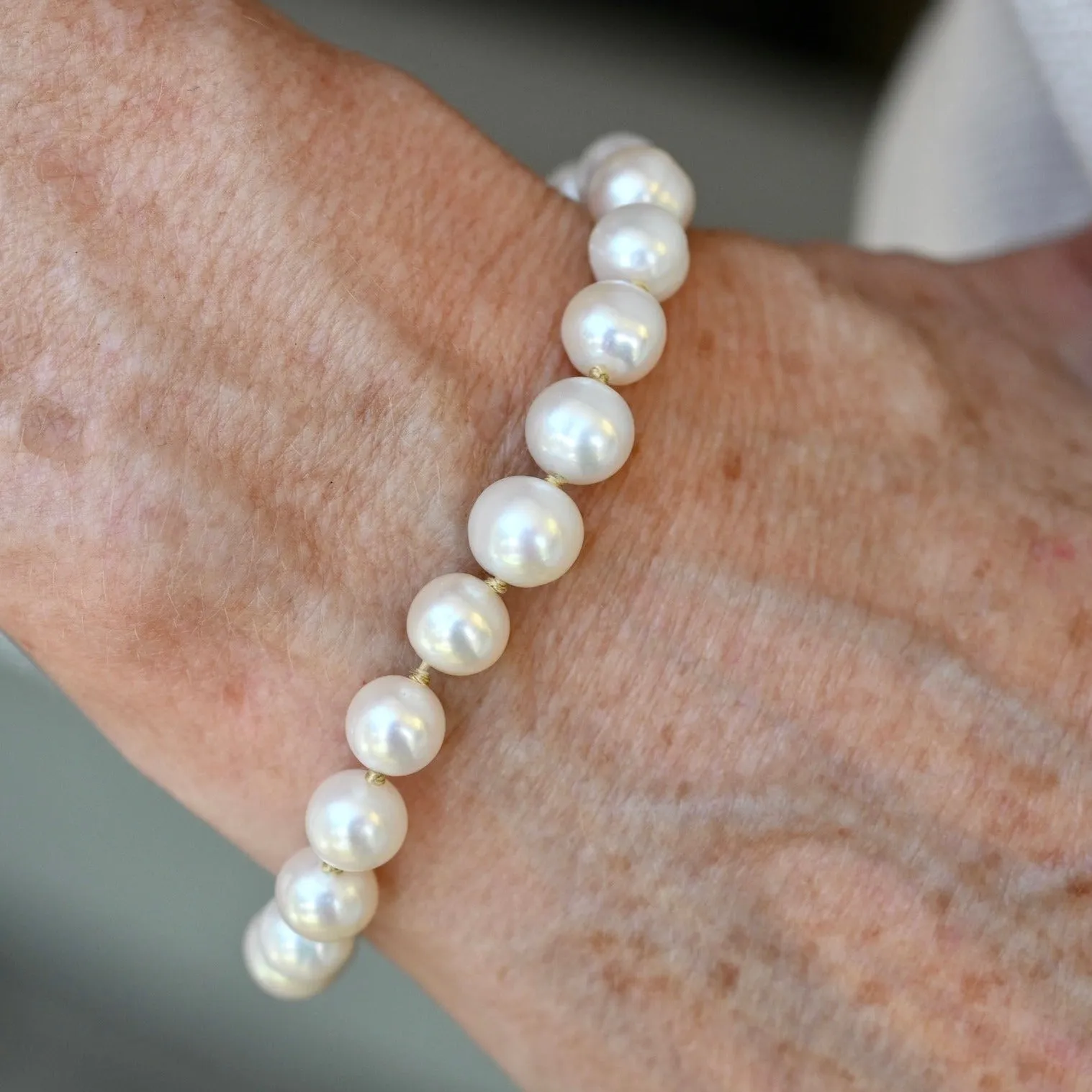 Pearl Bracelet with Gold Toggle Clasp