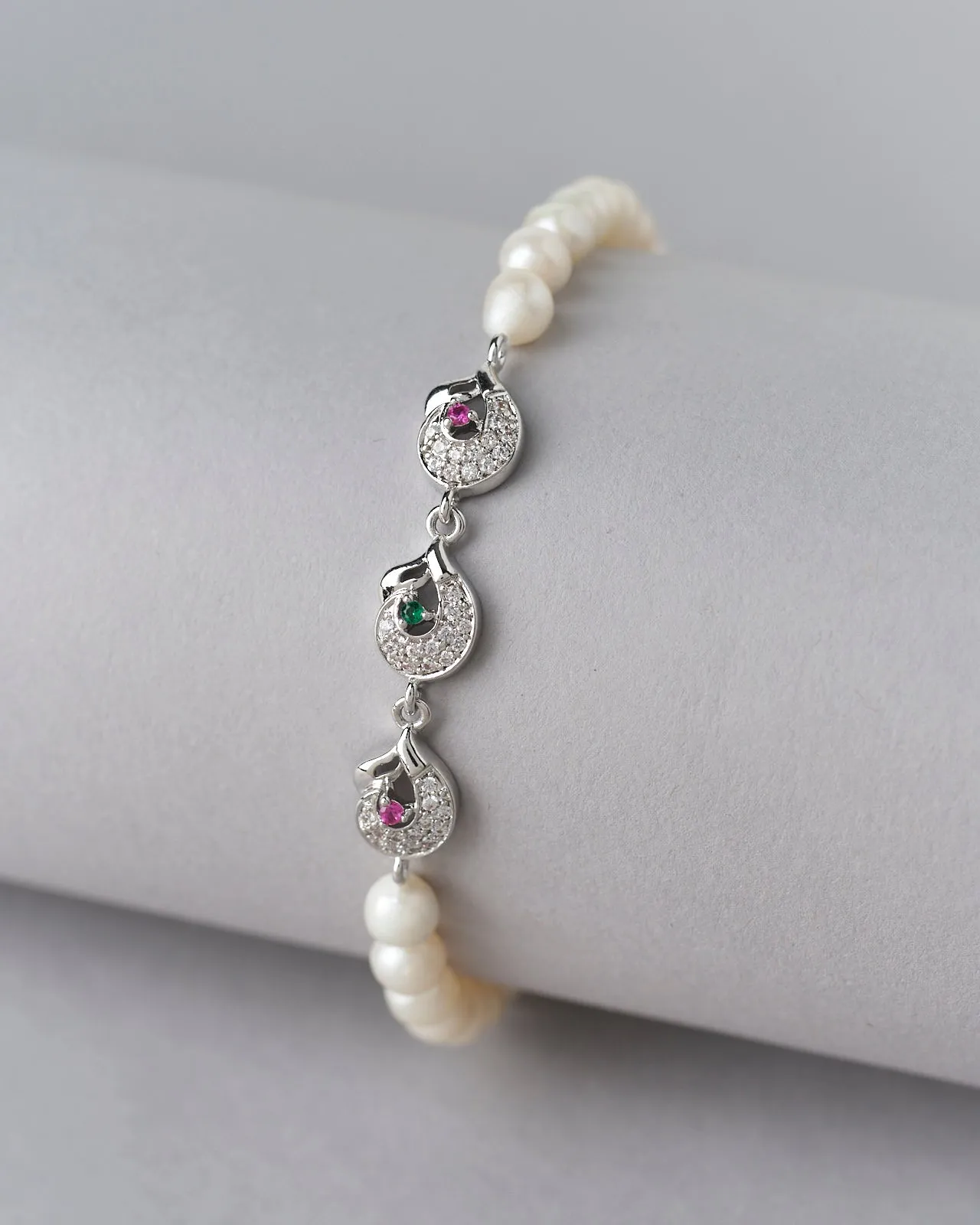 Pretty White 1 lLine Pearl Bracelet