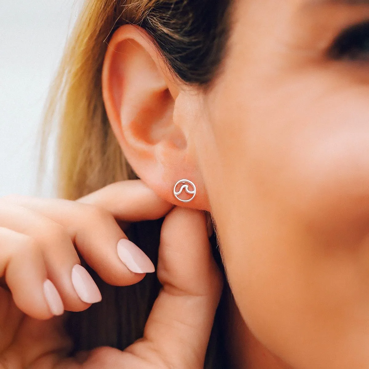Pura Vida Circle Wave Stud Earrings