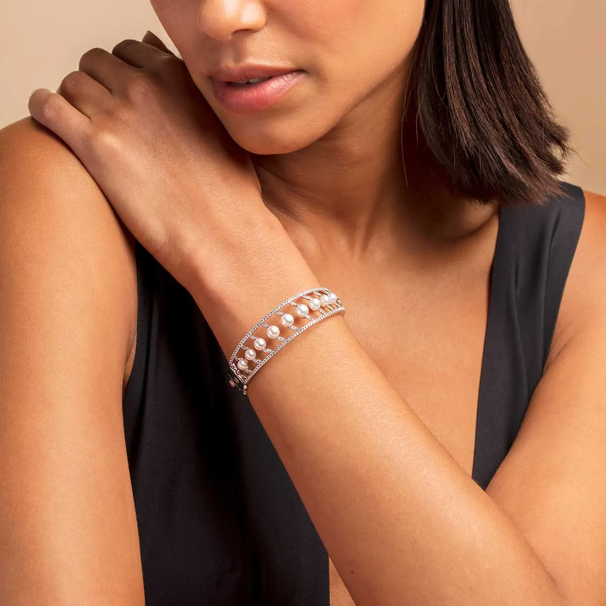 Raindrop 18K Gold Akoya Pearl and Diamond Silhouette Bangle