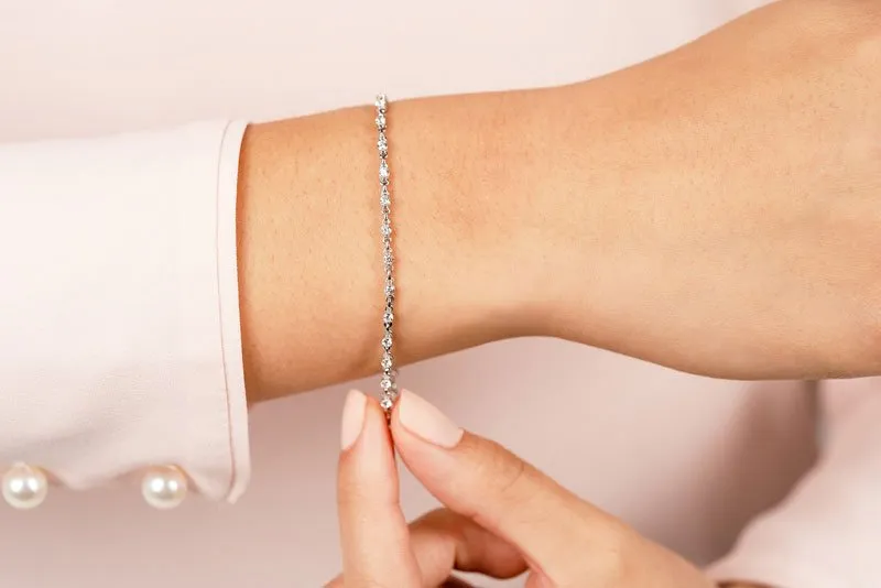 Sparkling Diamond And Chain Link Diamond Bracelet with 3.00 ct.(finished) 4mm