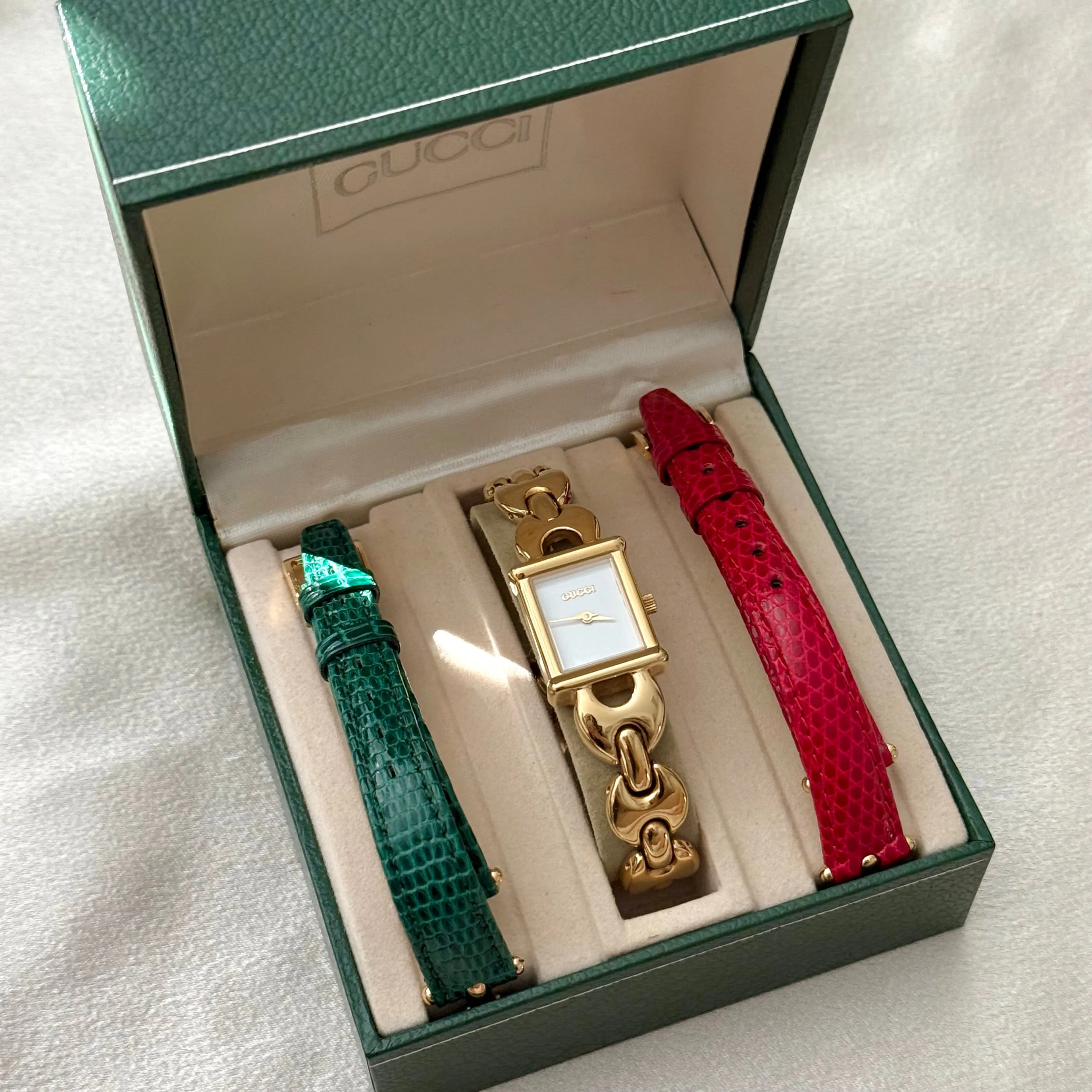 VINTAGE GUCCI INTERCHANGEABLE LEATHER WATCH