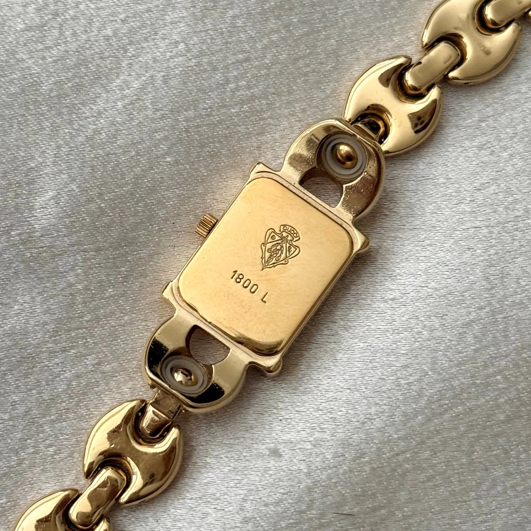 VINTAGE GUCCI INTERCHANGEABLE LEATHER WATCH