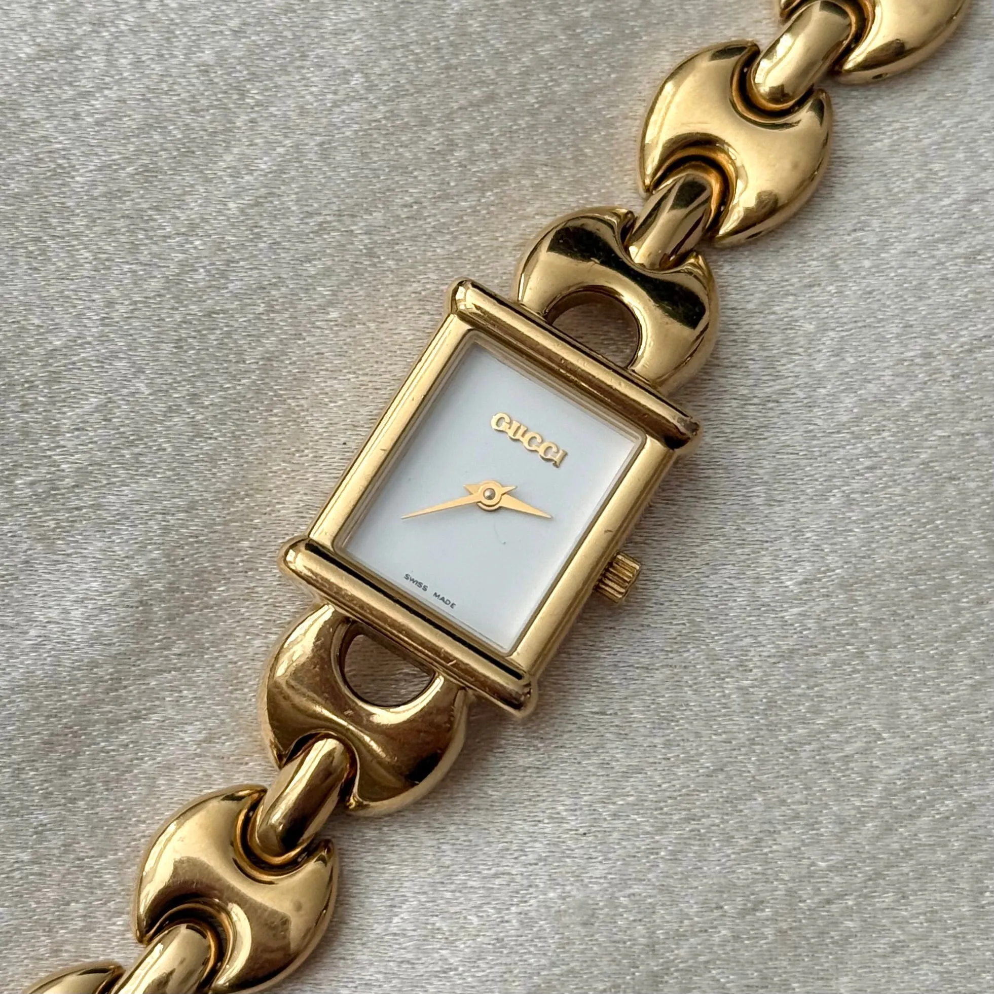 VINTAGE GUCCI INTERCHANGEABLE LEATHER WATCH